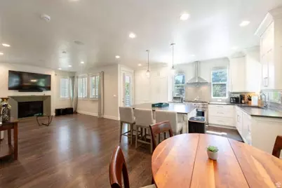 2274 E 4160 S, Holladay, UT 84124 - Photo 2