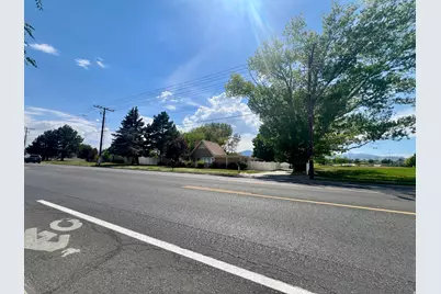 5934 S Cougar Ln W, Kearns, UT 84118 - Photo 6