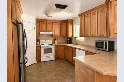 731 S Main St, Kaysville, UT 84037 - Photo 4
