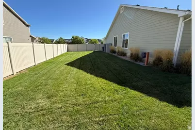2054 W Loveland Ct S, Farmington, UT 84025 - Photo 6