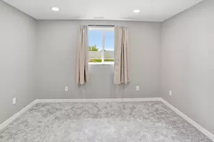 45 N Village Park Dr E, Layton, UT 84041 - Photo 32