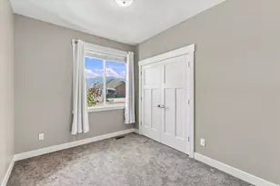 45 N Village Park Dr E, Layton, UT 84041 - Photo 26