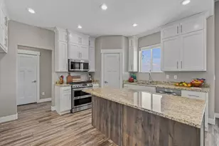 45 N Village Park Dr E, Layton, UT 84041 - Photo 10