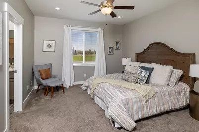 45 N Village Park Dr E, Layton, UT 84041 - Photo 14