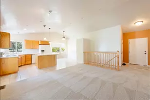 858 N Crimson Ln, Kaysville, UT 84037 - Photo 2