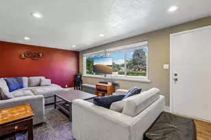 9956 S Aster Ln E, Sandy, UT 84094 - Photo 4