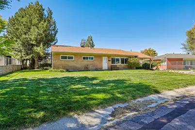 9956 S Aster Ln E, Sandy, UT 84094 - Photo 2