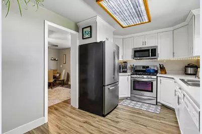 9956 S Aster Ln E, Sandy, UT 84094 - Photo 8