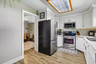 9956 S Aster Ln E, Sandy, UT 84094 - Photo 8