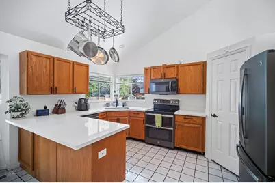 5554 S Edgeberry Dr, Murray, UT 84123 - Photo 8