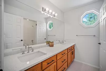 5554 S Edgeberry Dr, Murray, UT 84123 - Photo 22
