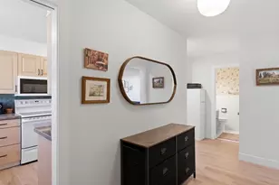 2270 E Carriage Ln, Holladay, UT 84117 - Photo 2