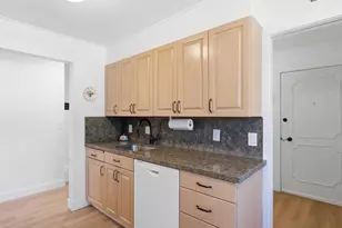 2270 E Carriage Ln, Holladay, UT 84117 - Photo 8