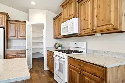 2307 W 1900 N, Clinton, UT 84015 - Photo 14