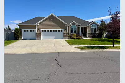 2444 N Hooded Crane Cir, Clinton, UT 84015 - Photo 4