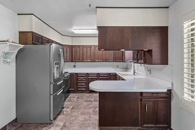 360 S 7th St, Tooele, UT 84074 - Photo 8
