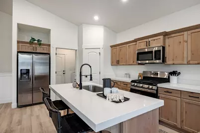1636 E Groundhog Ln, Eagle Mountain, UT 84005 - Photo 8