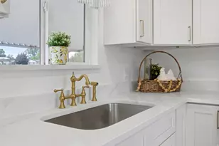 107 W 2050 S, Bountiful, UT 84010 - Photo 6