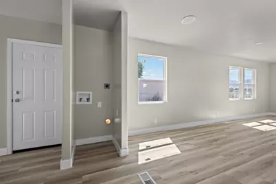 135 S Willow St E, Grantsville, UT 84029 - Photo 8