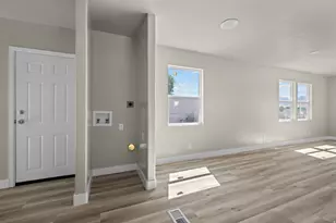 135 S Willow St E, Grantsville, UT 84029 - Photo 8