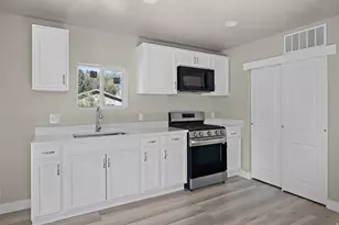 135 S Willow St E, Grantsville, UT 84029 - Photo 4
