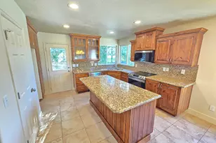 6755 S Wakefield Way, West Jordan, UT 84081 - Photo 4