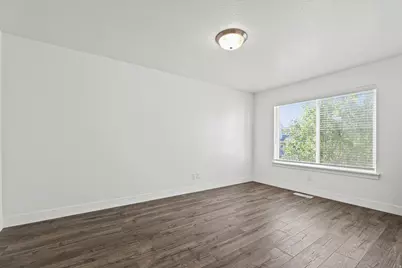 1752 W Valcrest Dr S, Saratoga Springs, UT 84045 - Photo 12