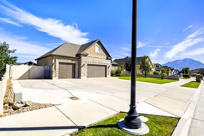 1642 W Hunters Creek Cir, South Jordan, UT 84095 - Photo 32