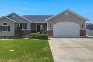 443 Meadow Ln, Providence, UT 84332 - Photo 2