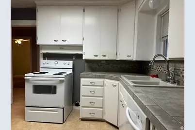 574 E 32nd S, Ogden, UT 84403 - Photo 6