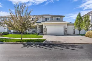 1059 W Valor Ct, Bluffdale, UT 84065 - Photo 2