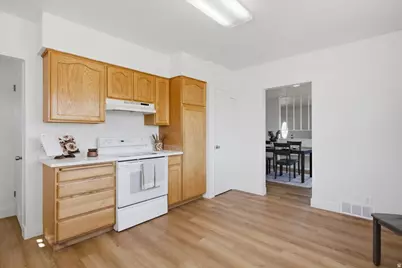 105 S 5th St E, Tooele, UT 84074 - Photo 8
