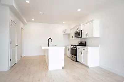 528 W 1875 N, Harrisville, UT 84404 - Photo 2