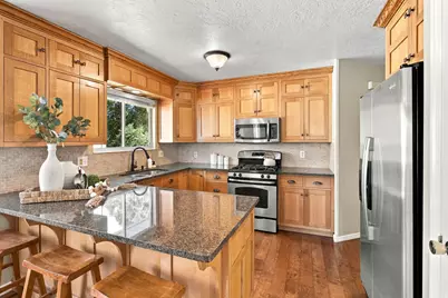 718 N Murdock Dr E, Pleasant Grove, UT 84062 - Photo 2