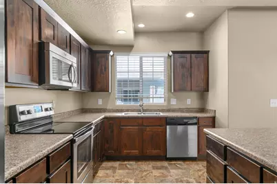 33 E 8330 S, Sandy, UT 84070 - Photo 12