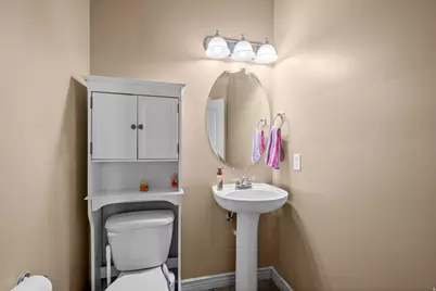 843 W 2400 N, West Bountiful, UT 84087 - Photo 10