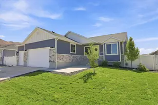 2276 E Boxwood Ln, Eagle Mountain, UT 84005 - Photo 2