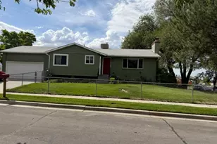 10492 S Columbine Way E, Sandy, UT 84094 - Photo 1