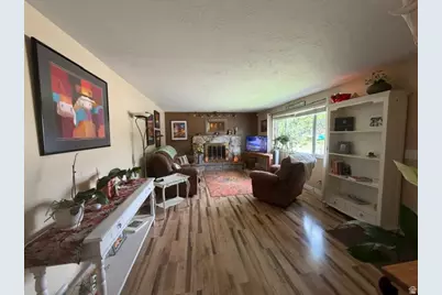 10492 S Columbine Way E, Sandy, UT 84094 - Photo 8