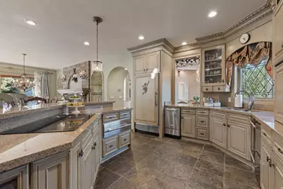 2238 E Cottonwood Cove Ln S, Cottonwood Heights, UT 84121 - Photo 10