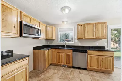581 W 1750 N, Clinton, UT 84015 - Photo 10