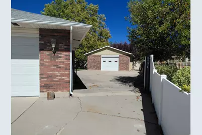 10504 S Highline Cir, South Jordan, UT 84095 - Photo 2