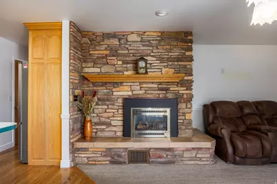 881 E Hillcrest Dr, Springville, UT 84663 - Photo 14