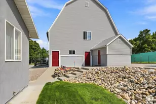 231 E 100 S, Hyrum, UT 84319 - Photo 42