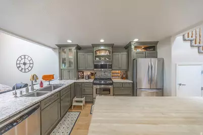 317 Willow Way, Pleasant View, UT 84414 - Photo 8