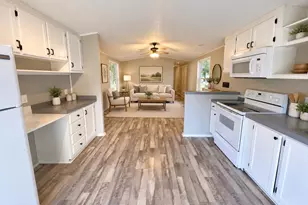 11302 S Jordan Meadow Ln E, Sandy, UT 84070 - Photo 2