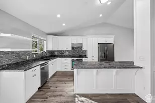 11385 S Abbottsford Ln E, Sandy, UT 84070 - Photo 8
