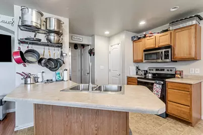 1327 Lily Pad Dr, Spanish Fork, UT 84660 - Photo 4