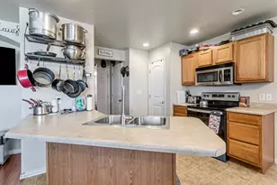 1327 Lily Pad Dr, Spanish Fork, UT 84660 - Photo 4
