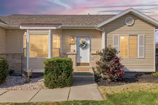 696 W 1960 N, Clinton, UT 84015 - Photo 2